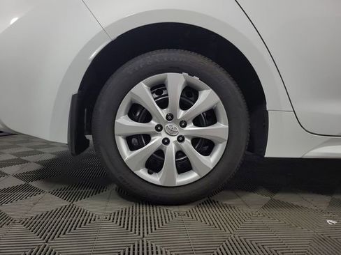 Used 2025 Toyota Corolla LE FWD image 11
