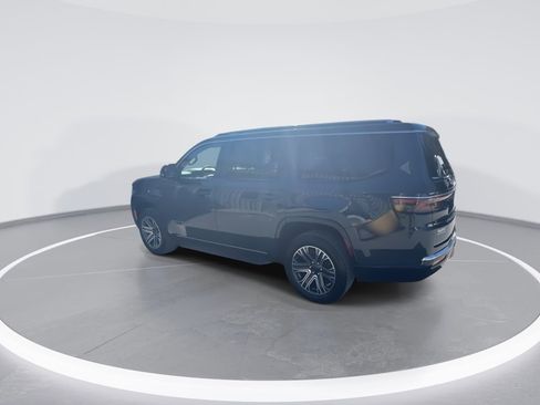 Used 2024 Jeep Wagoneer Series II w/ Flexible Seating Group image 13