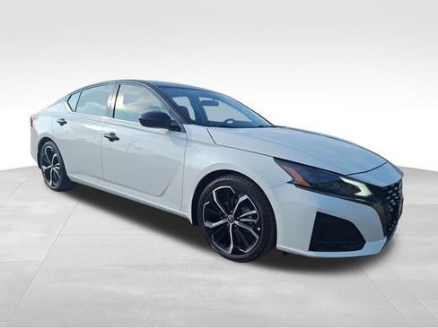 Certified 2024 Nissan Altima 2.5 SR FWD image 1