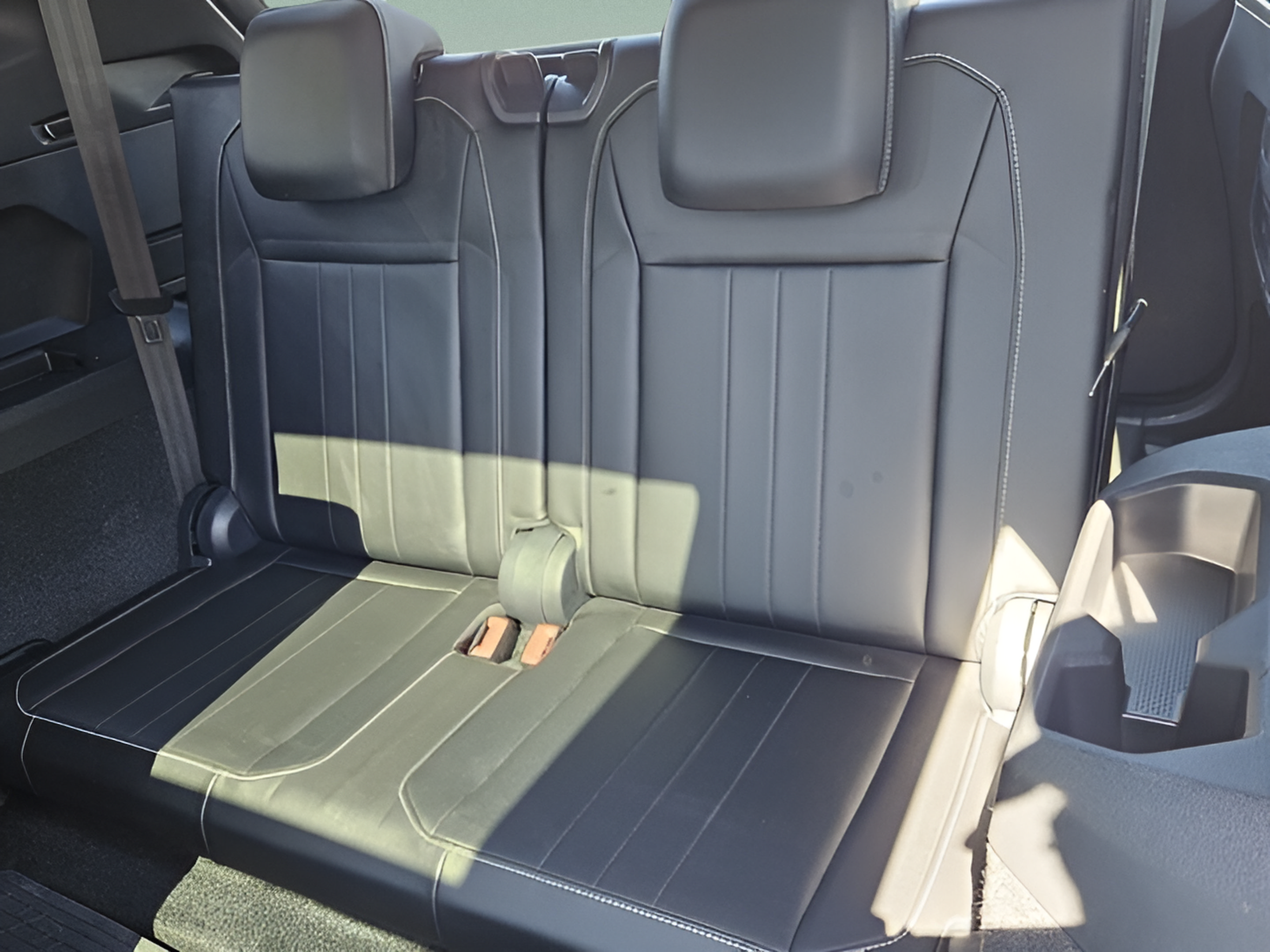 Used 2023 Volkswagen Tiguan SE R-Line FWD image 9