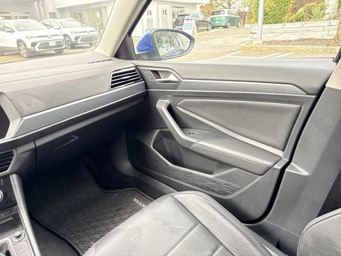 Used 2022 Volkswagen Jetta SE image 17