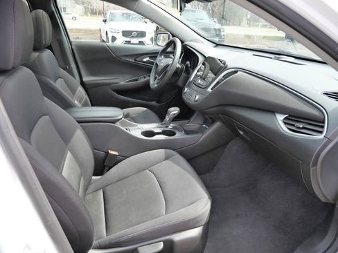 Used 2024 Chevrolet Malibu LT FWD image 17