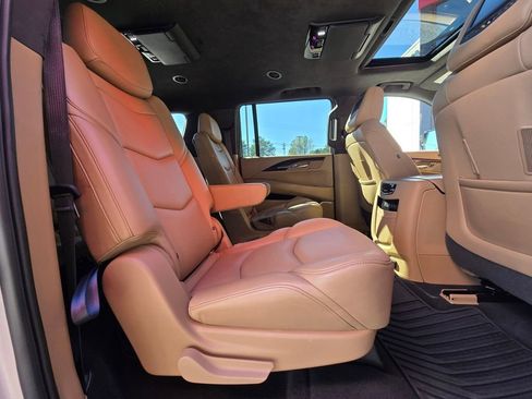 Used 2019 Cadillac Escalade ESV Platinum image 25