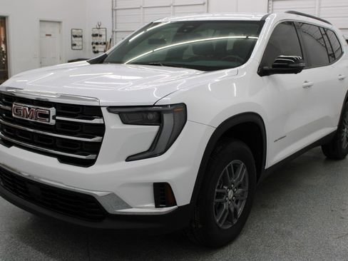 Used 2025 GMC Acadia Elevation image 3