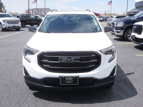 Used 2021 GMC Terrain SLT w/ Infotainment Package II AWD/4WD image 3