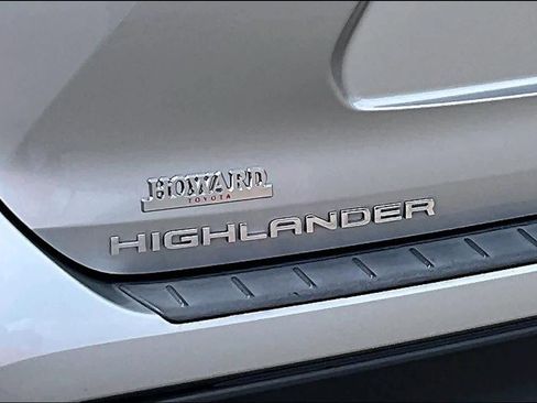 Used 2023 Toyota Highlander XSE FWD image 31