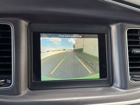 Used 2019 Dodge Charger SXT image 12
