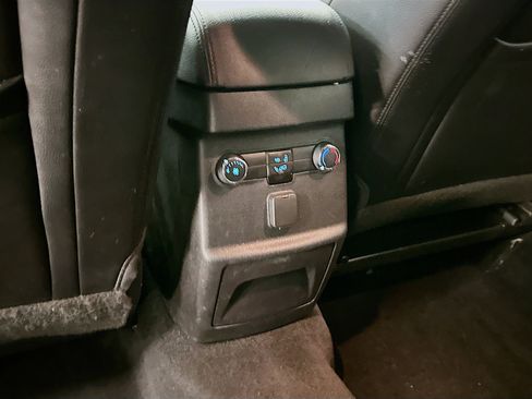 Used 2016 Ford Explorer XLT w/ Equipment Group 202A AWD/4WD image 28