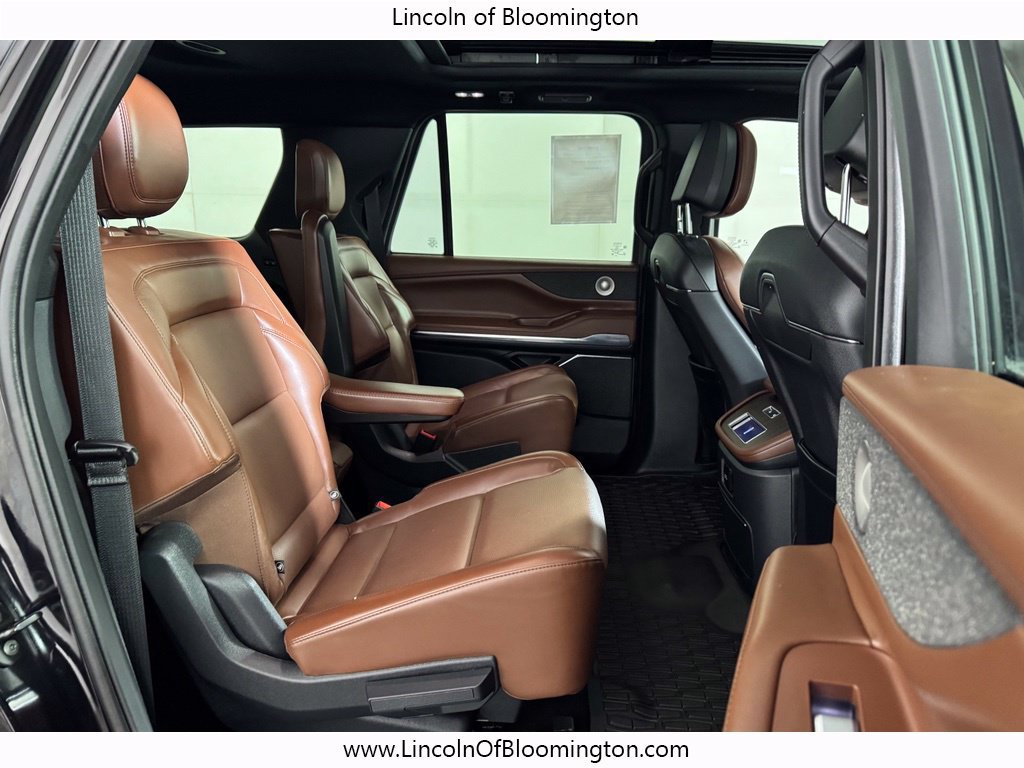 Used 2025 Lincoln Navigator L Reserve AWD/4WD image 12