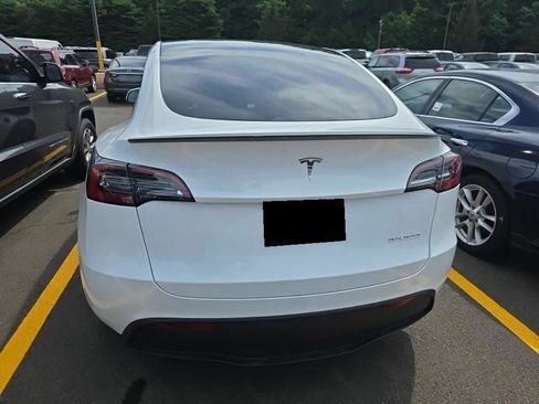 Used 2024 Tesla Model Y Performance AWD/4WD image 5
