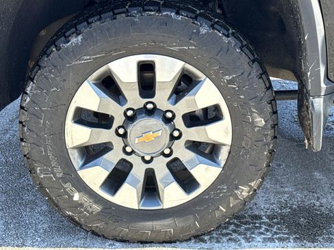 Used 2025 Chevrolet Silverado 2500 Custom w/ Custom Value Package image 11
