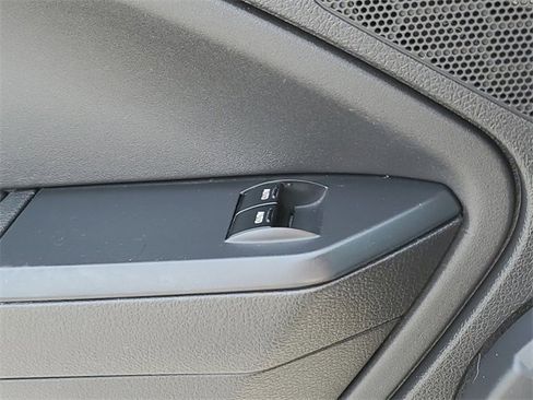 Used 2005 Ford Mustang Deluxe image 20