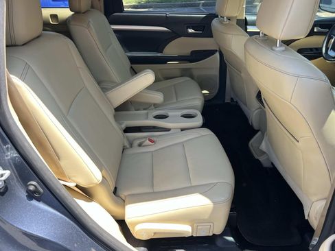 Used 2018 Toyota Highlander XLE FWD image 14