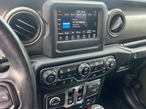Used 2022 Jeep Wrangler Sport AWD/4WD image 12