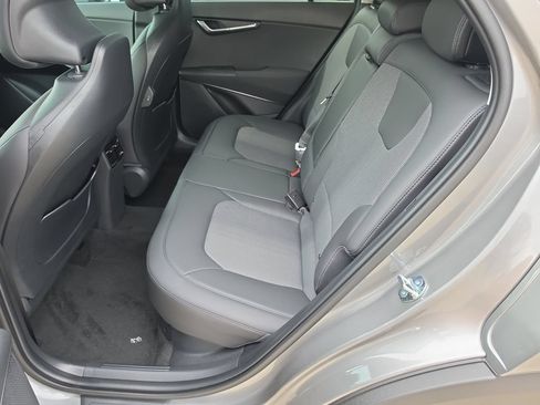 New 2026 Kia Niro EX FWD image 16