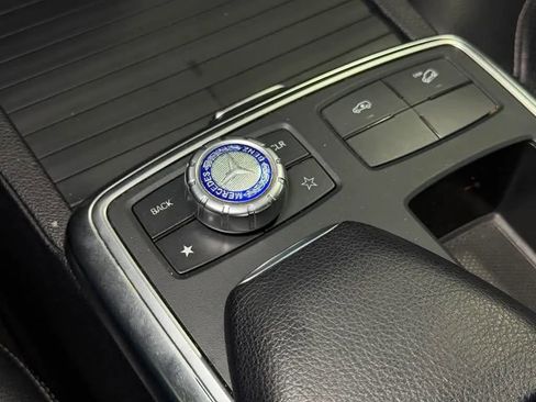 Used 2016 Mercedes-Benz GL 450 4MATIC w/ Premium I Package image 38