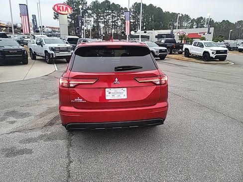 Used 2024 Mitsubishi Outlander ES image 6