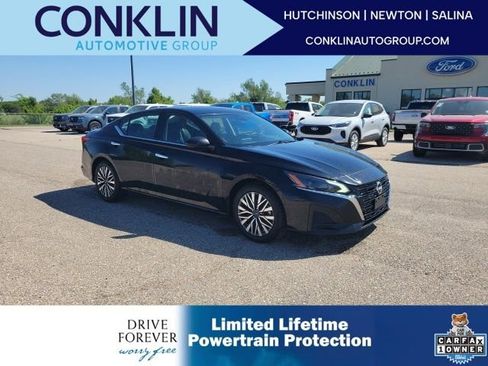Used 2024 Nissan Altima 2.5 SV FWD image 1