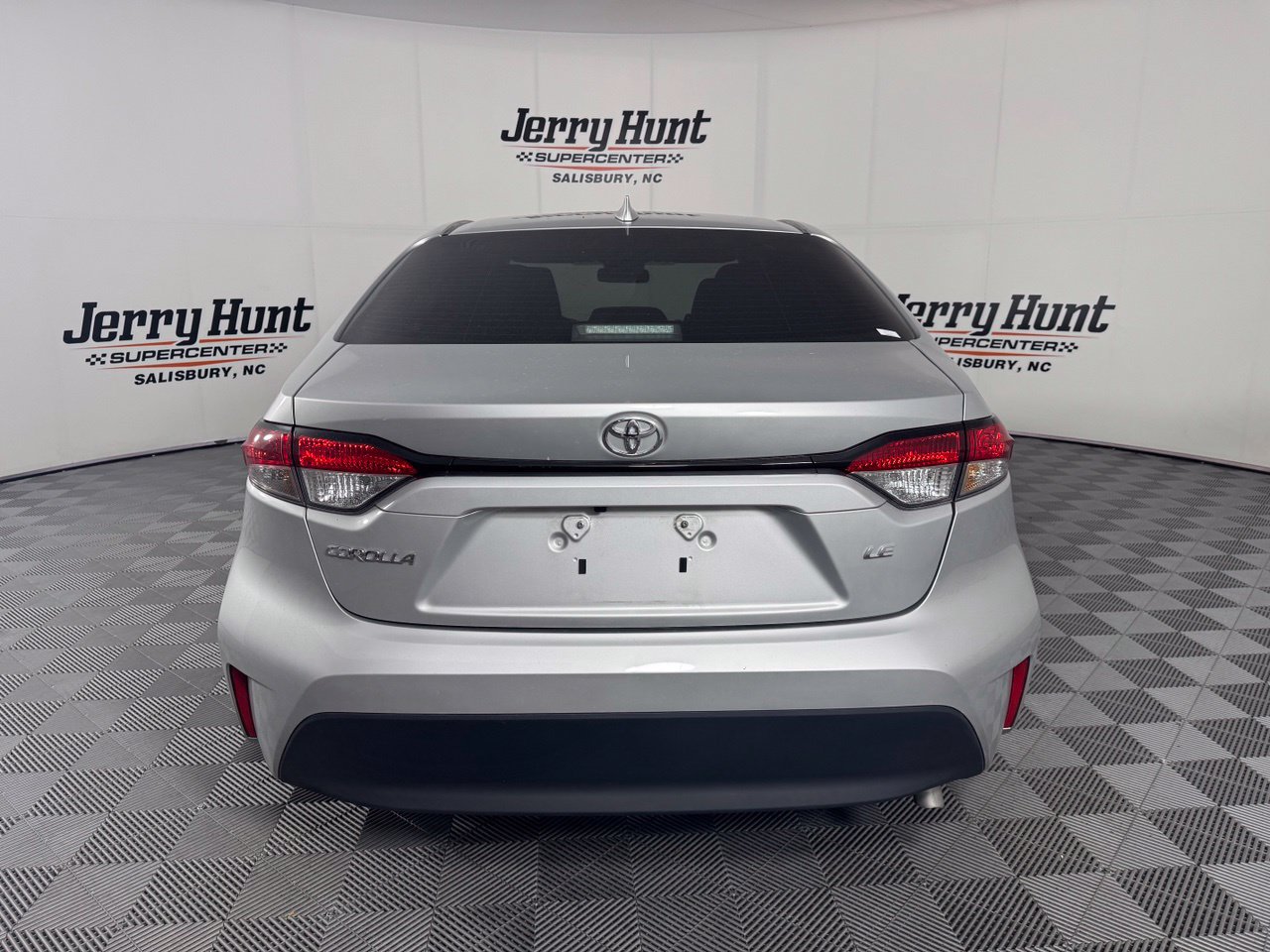 Used 2025 Toyota Corolla LE FWD image 8