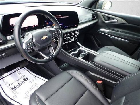Used 2025 Chevrolet Traverse LT w/ Driver Confidence Package AWD/4WD image 11