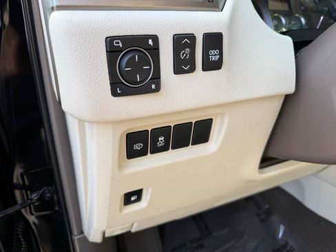 Used 2015 Lexus GX 460 w/ Premium Package AWD/4WD image 14