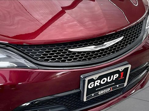 Used 2015 Chrysler 200 S FWD image 28