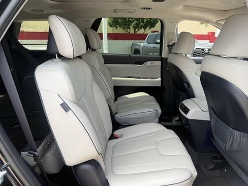 Used 2024 Hyundai Palisade Calligraphy FWD image 30