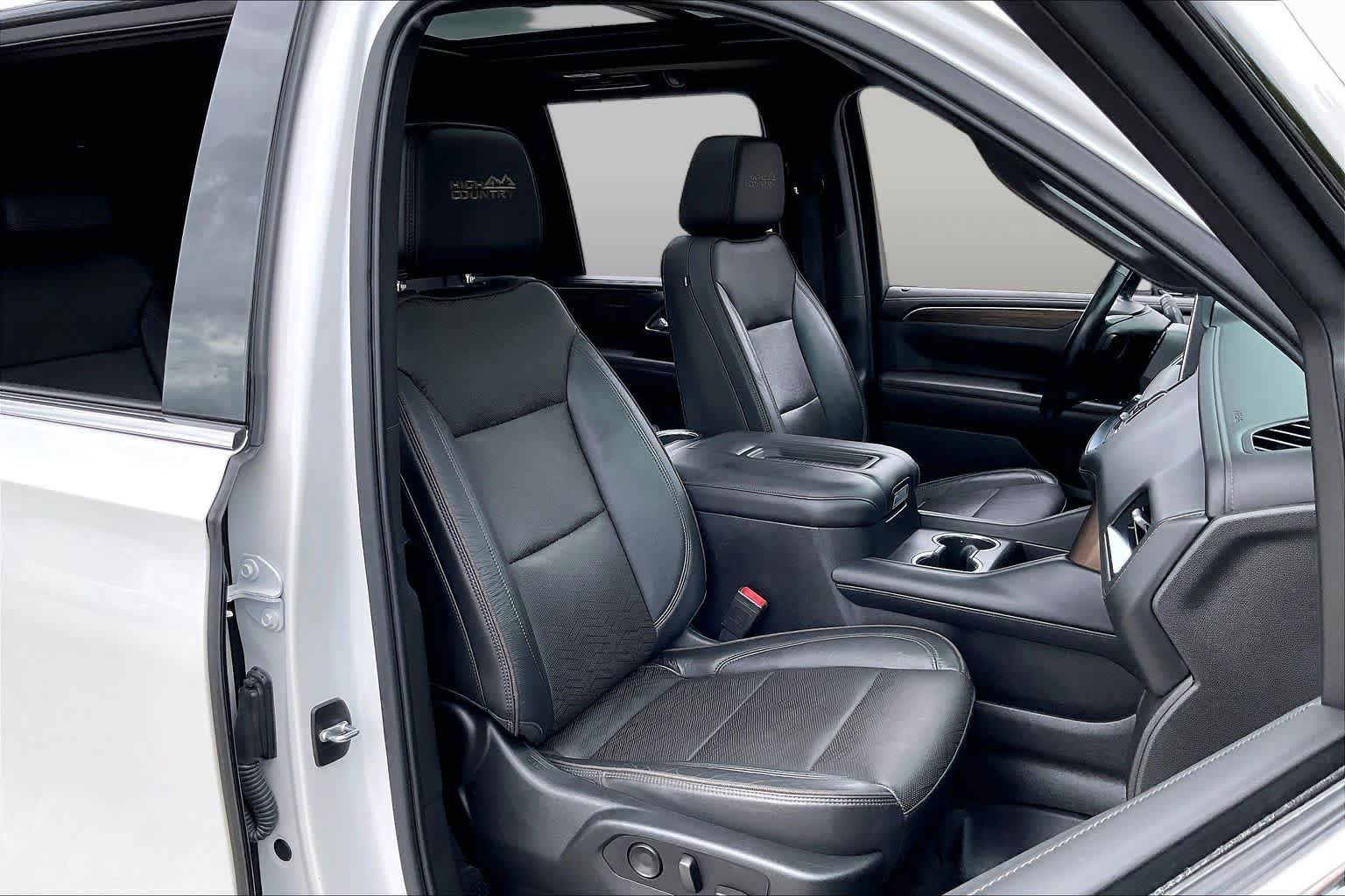 Used 2021 Chevrolet Tahoe High Country w/ Premium Package AWD/4WD image 9