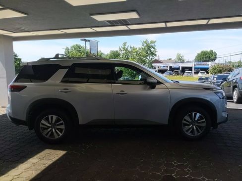 Used 2023 Nissan Pathfinder SL w/ Lighting Package (N92) AWD/4WD image 5