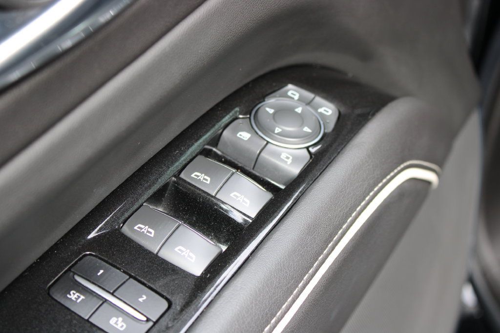 Used 2021 Cadillac Escalade Premium Luxury AWD/4WD image 14