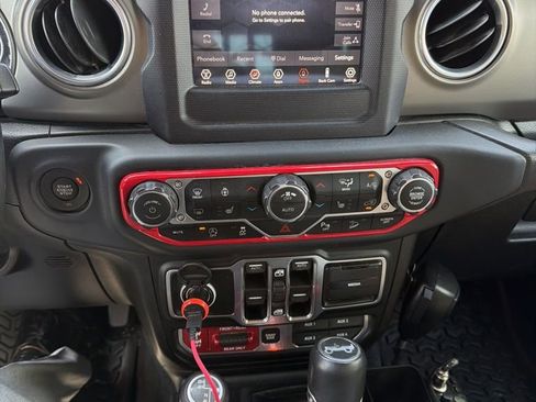 Used 2019 Jeep Wrangler Unlimited Rubicon w/ Cold Weather Group AWD/4WD image 11