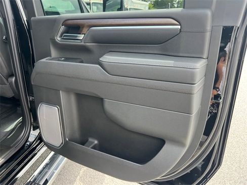 Used 2025 Chevrolet Silverado 3500 High Country w/ High Country Premium Package image 16