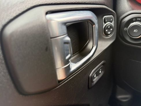 Used 2022 Jeep Wrangler Unlimited Rubicon AWD/4WD image 26