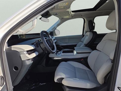 New 2025 Lincoln Navigator L Reserve image 12