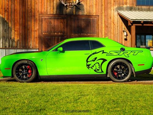 Used 2017 Dodge Challenger SRT Hellcat image 3