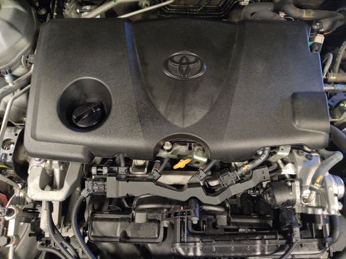 Used 2021 Toyota Camry SE image 30