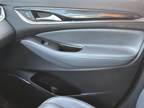 Used 2019 Buick Enclave Essence FWD image 21