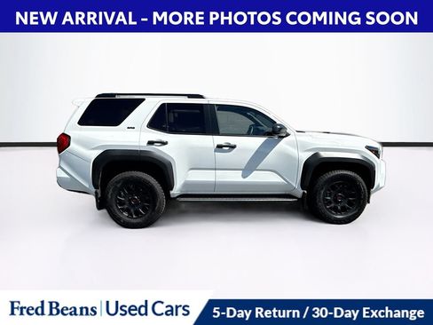 Used 2025 Toyota 4Runner SR5 AWD/4WD image 9
