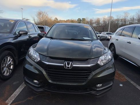 Used 2017 Honda HR-V EX image 2
