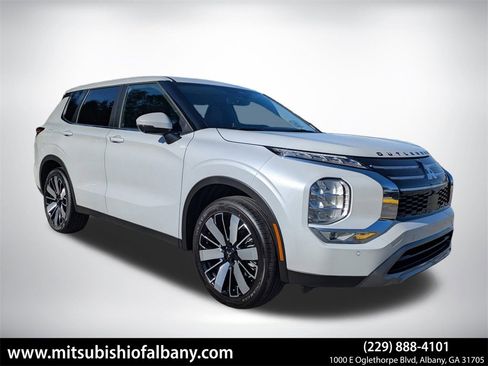 New 2025 Mitsubishi Outlander SE image 1