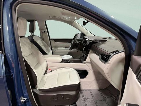 Used 2024 GMC Acadia Denali w/ Super Cruise Package image 31