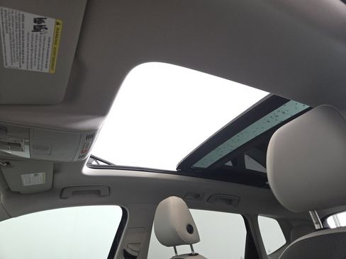 New 2026 Volkswagen Taos SE image 9