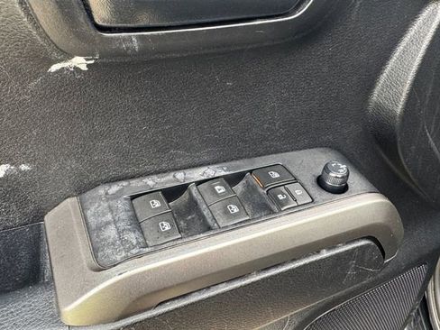 Used 2022 Toyota Tacoma SR5 w/ SR5 Appearance Package (SM) RWD image 5