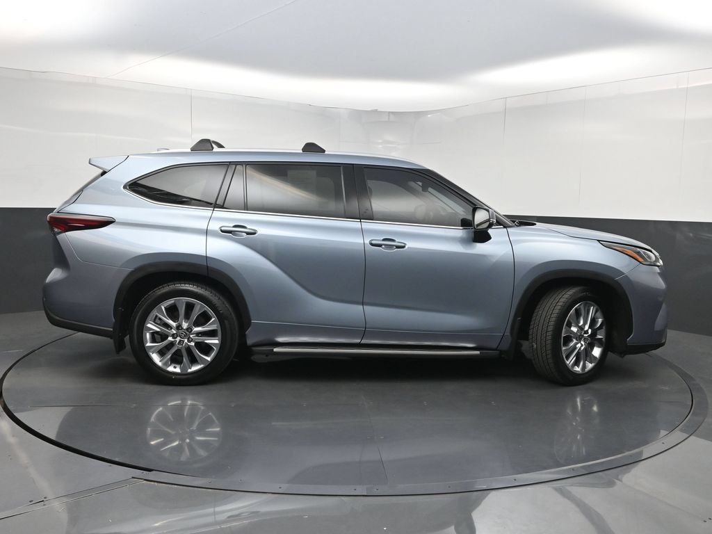 Used 2024 Toyota Highlander Limited FWD image 46