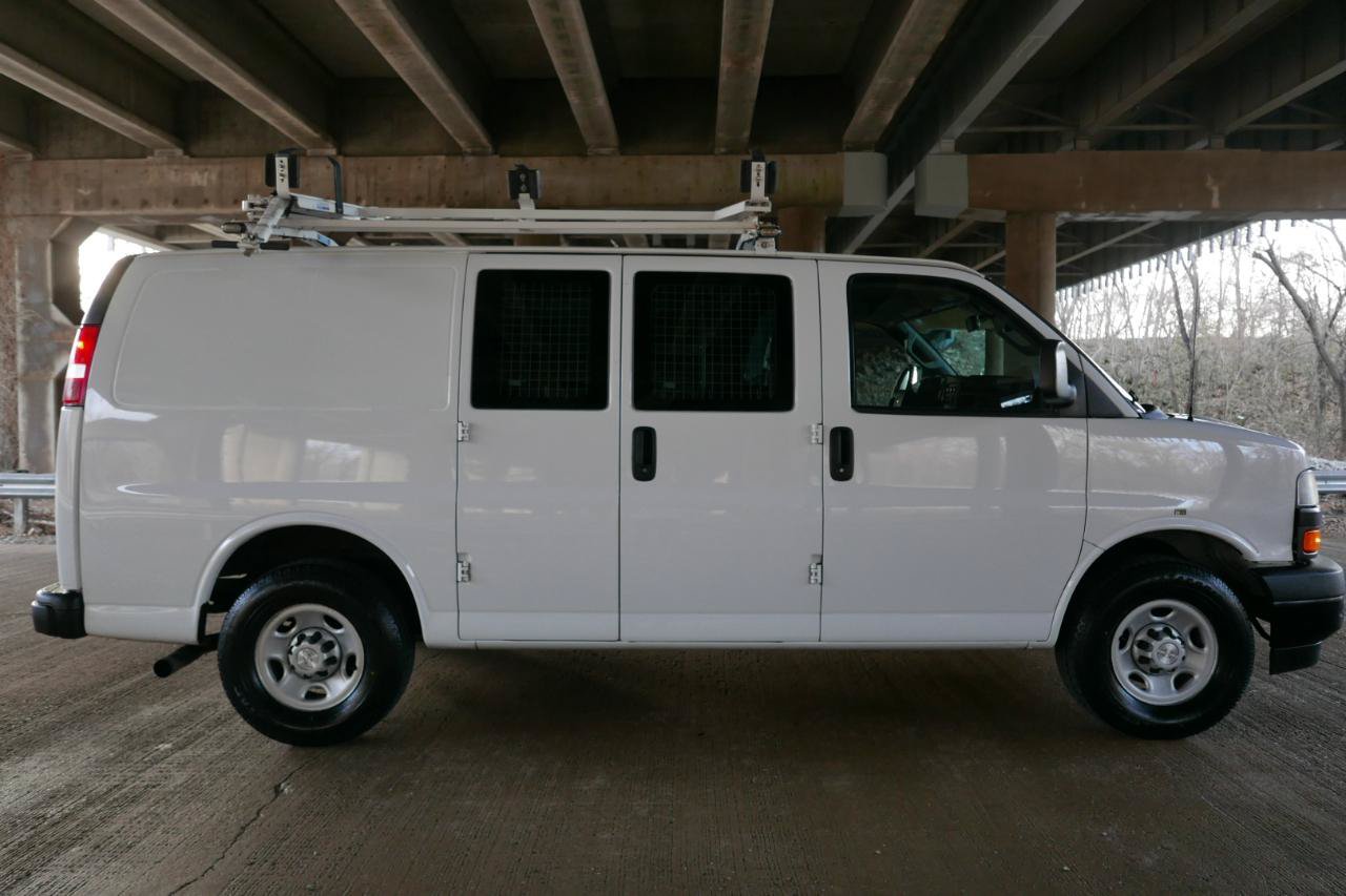 Used 2018 Chevrolet Express 2500 w/ Driver Convenience Package RWD image 29