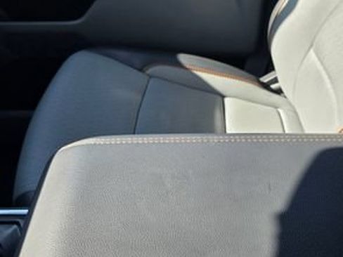 Used 2025 Ford F150 Lariat AWD/4WD image 23