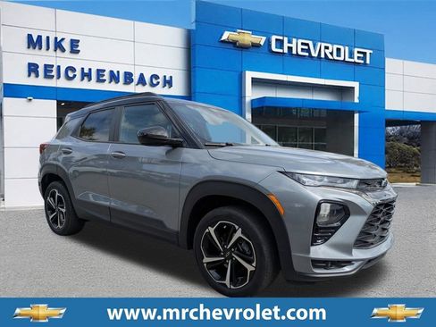 Used 2023 Chevrolet TrailBlazer RS w/ Sun and Liftgate Package image 1