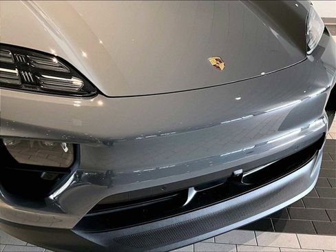 New 2026 Porsche Macan 4 Electric image 29