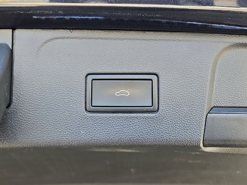 Certified 2023 Volkswagen Atlas SE w/ Panoramic Sunroof Package image 7