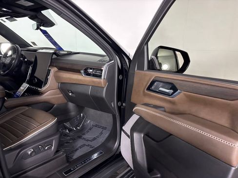 Used 2025 GMC Yukon XL Denali Ultimate AWD/4WD image 39